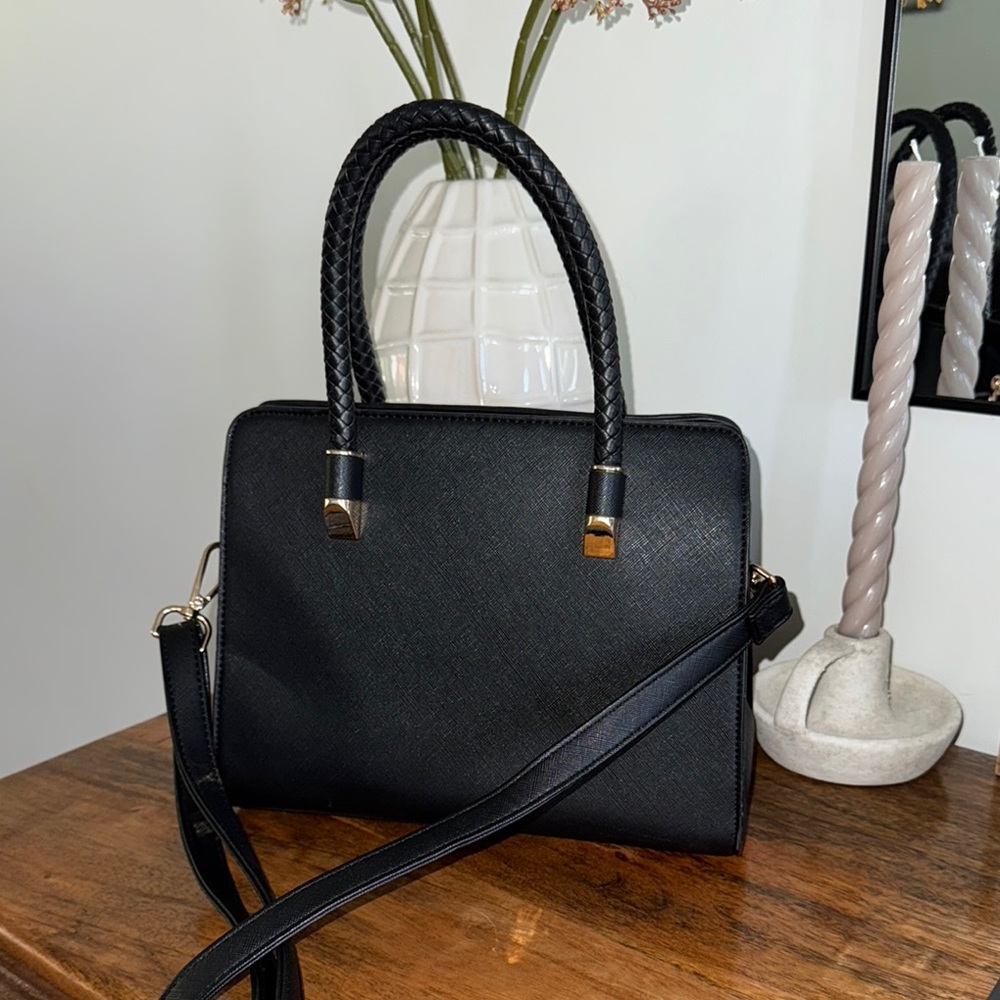 Le Terre Elegant Black Handbag